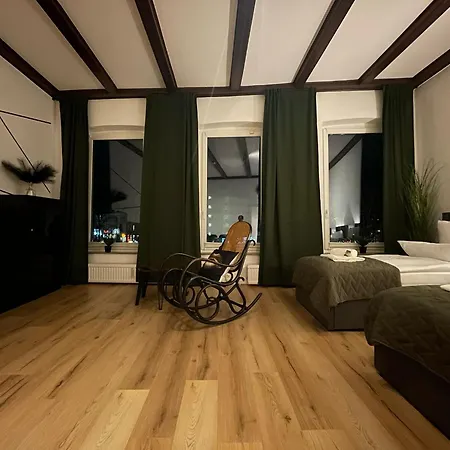 Zentrale Mit Blick Auf Den Inklusive Parkplatz Und Internet Geschaeftsreisende Willkommen *