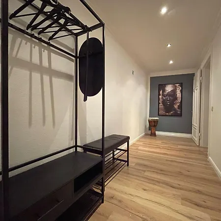 Zentrale Mit Blick Auf Den Inklusive Parkplatz Und Internet Geschaeftsreisende Willkommen