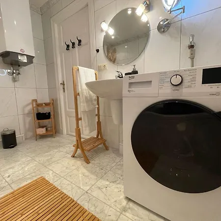 Apartamento Zentrale Mit Blick Auf Den Inklusive Parkplatz Und Internet Geschaeftsreisende Willkommen