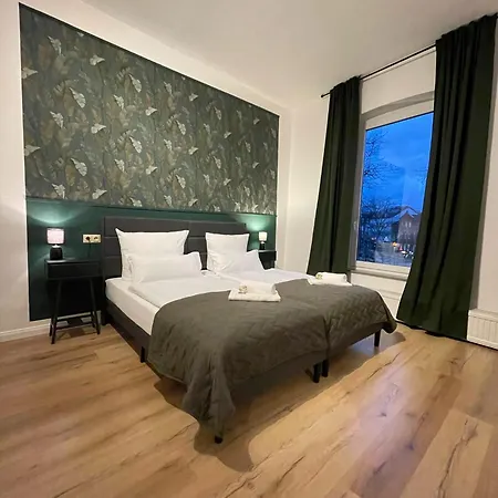Zentrale Mit Blick Auf Den Inklusive Parkplatz Und Internet Geschaeftsreisende Willkommen Apartment *