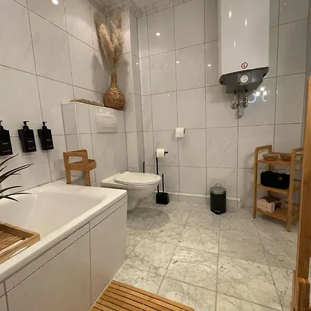 Zentrale Mit Blick Auf Den Inklusive Parkplatz Und Internet Geschaeftsreisende Willkommen Apartment Rendsburg