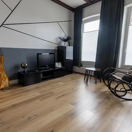 Zentrale Mit Blick Auf Den Inklusive Parkplatz Und Internet Geschaeftsreisende Willkommen Apartment