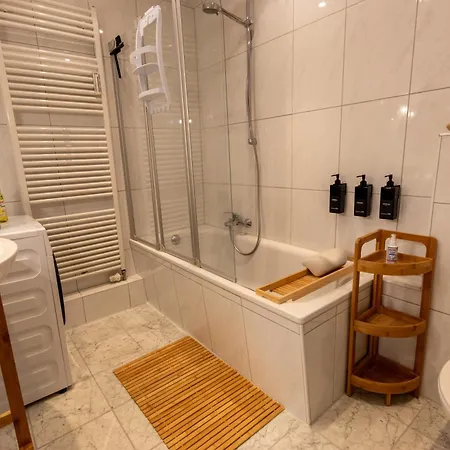 Zentrale Mit Blick Auf Den Inklusive Parkplatz Und Internet Geschaeftsreisende Willkommen Lejlighed *