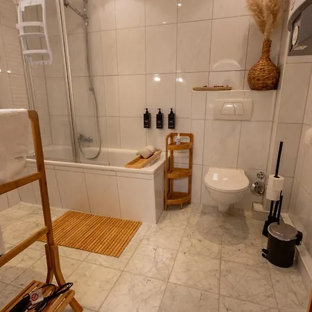 Zentrale Mit Blick Auf Den Inklusive Parkplatz Und Internet Geschaeftsreisende Willkommen Apartamento Rendsburg