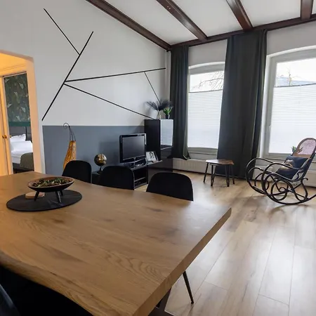 Zentrale Mit Blick Auf Den Inklusive Parkplatz Und Internet Geschaeftsreisende Willkommen *