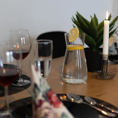 Zentrale Mit Blick Auf Den Inklusive Parkplatz Und Internet Geschaeftsreisende Willkommen *