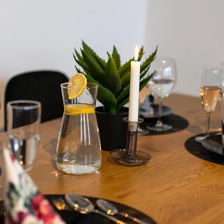 Zentrale Mit Blick Auf Den Inklusive Parkplatz Und Internet Geschaeftsreisende Willkommen